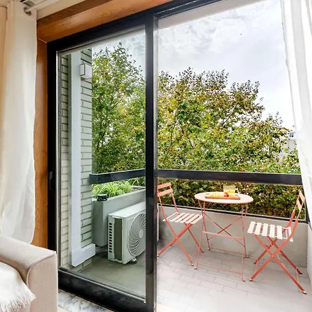Bright Flat With Balcony & Garage By Hostwise