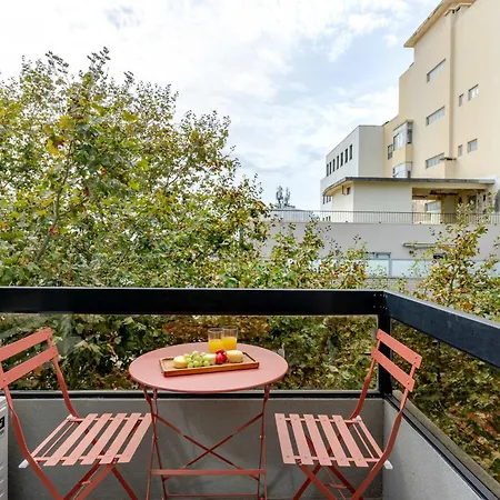 Appartamento Bright Flat With Balcony & Garage By Hostwise *